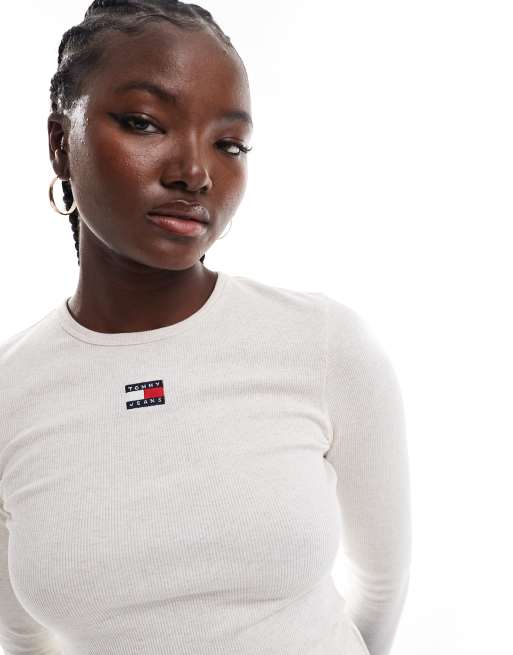Tommy Jeans – Schmal geschnittenes, langärmliges T-Shirt in Beige