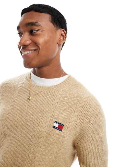 Tommy Jeans – Schmaler Strickpullover in Beige mit Zopfmuster und Rundhalsausschnitt