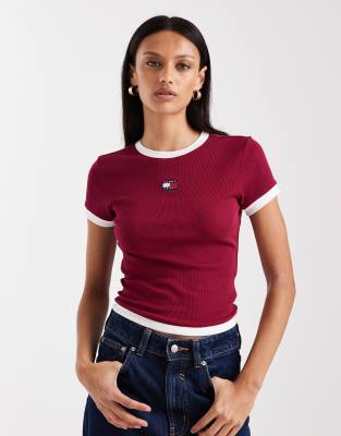 Tommy Jeans - Schmales, geripptes Ringer-T-Shirt in Burgunderrot