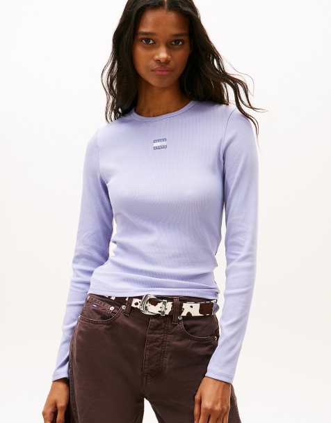 Tommy Jeans – Schmales, langärmliges Shirt in Lila mit Tommy-Aufnäher - view 1