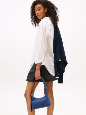 Tommy Jeans - Schultertasche aus Denim in Blau mit Logoplakette
