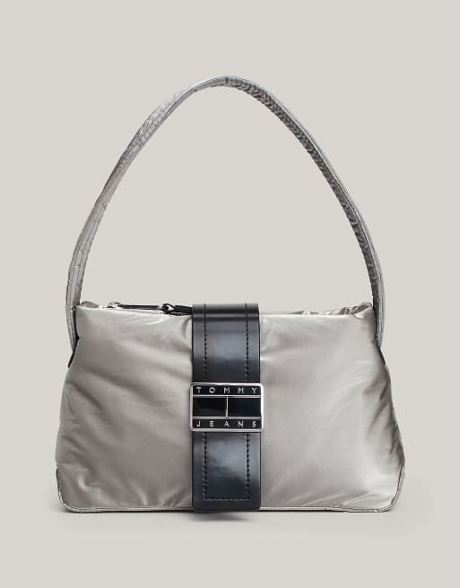 Tommy Jeans – Schultertasche in Metallic-Grau