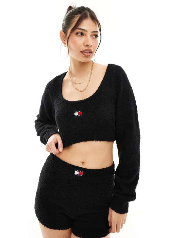 Tommy Jeans - scoop neck badge cosy crop jumper in black