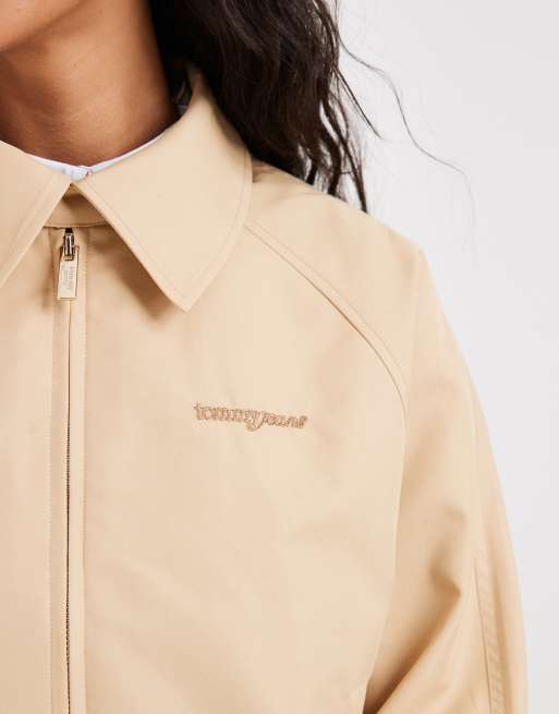Tommy Jeans script logo coach jacket in beige, 2 of 4