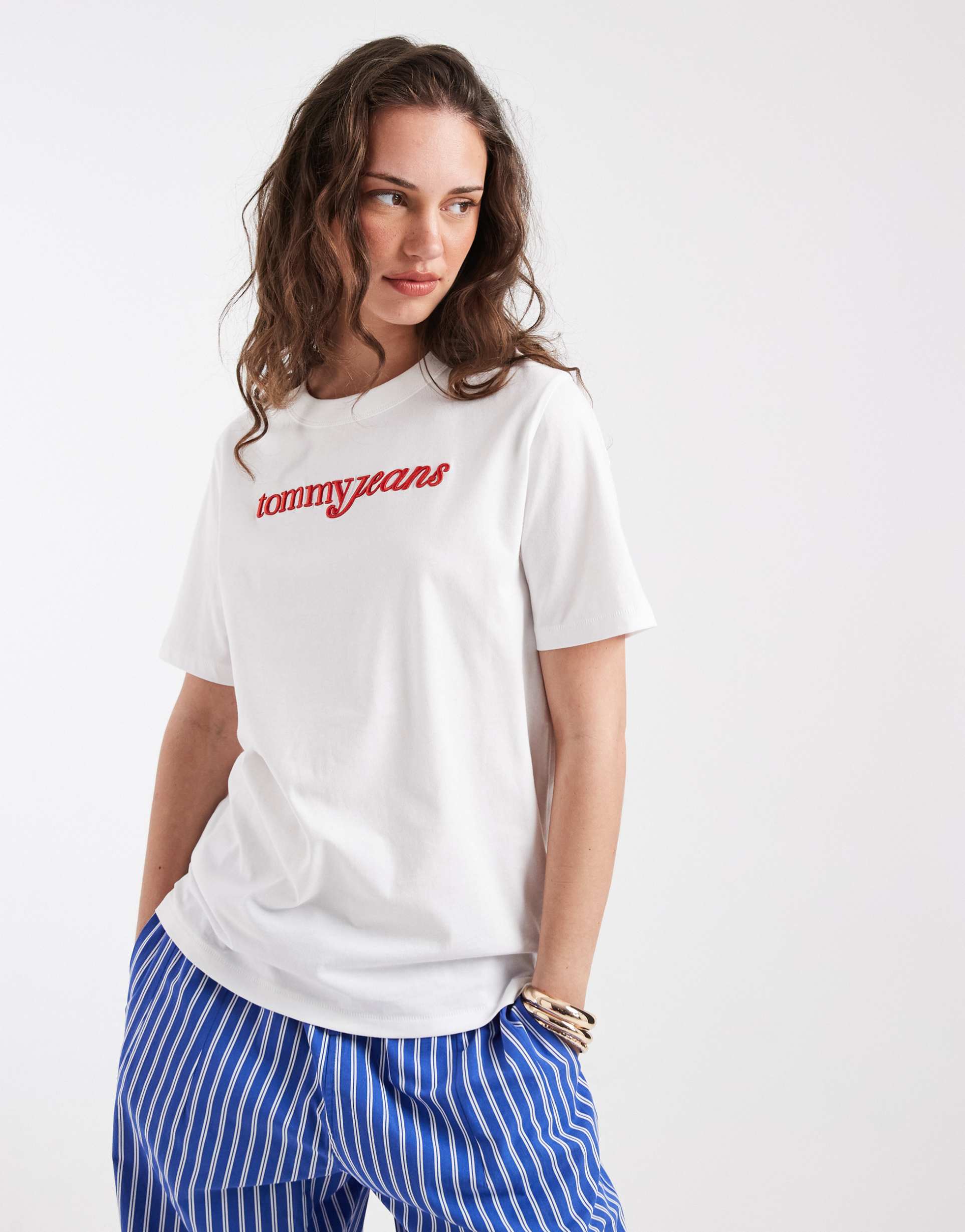 tommy jeans script logo relaxed fit t-shirt in white