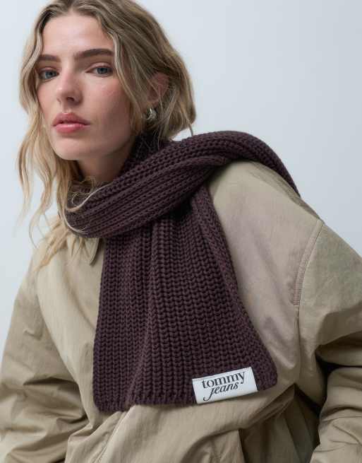 Tommy Jeans script logo scarf in brown, 3 of 4