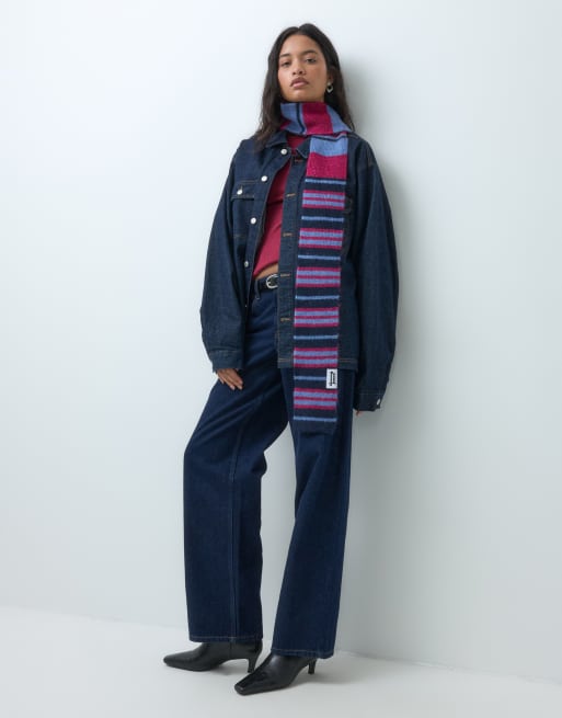 Tommy Jeans script logo scarf in red stripe, 2 of 5