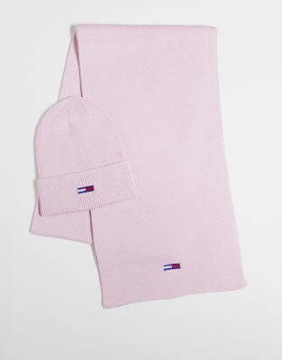 Tommy Jeans - Set aus Strickmütze und Schal in Rosa mit Flaggen-Logo