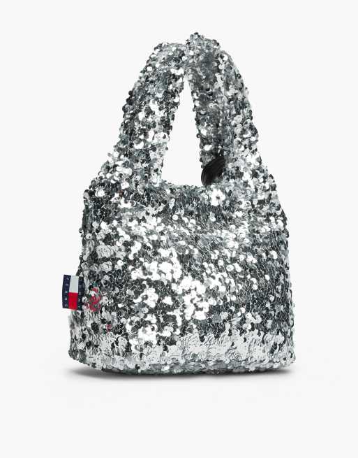 Tommy Jeans Shopper-Bag mit Pailletten-Logoanhänger in Silber, 3 von 5