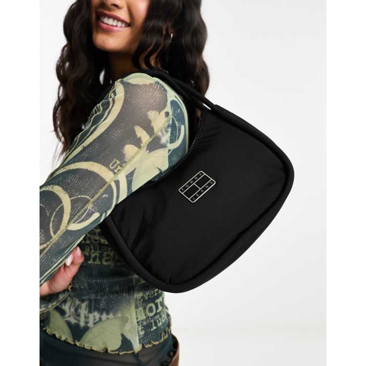 Tommy hilfiger fanny pack deals urban outfitters