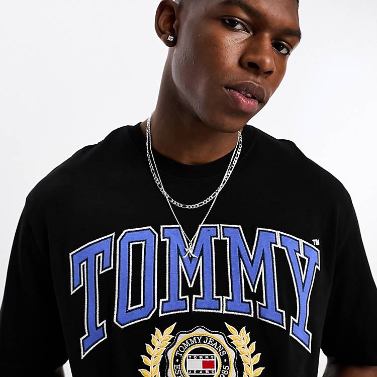 VolcanmtShops - Tommy Jeans skater college logo t | shirt in black -  Upgrade your kid's wardrobe with the Tommy Hilfiger® Kids Keep Smiling T- Shirt