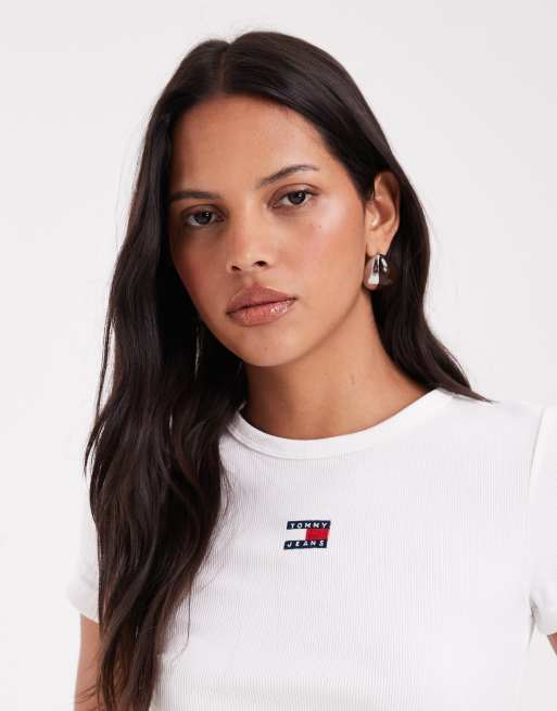 Tommy Jeans slim badge T-shirt in tonal beige, 4 of 4