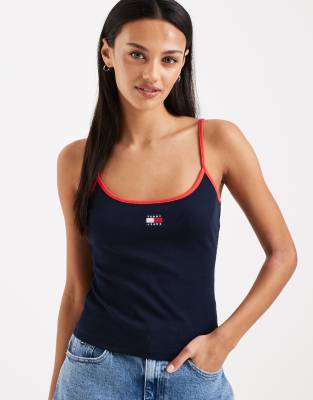 Tommy Jeans - Slim-Fit-Trägertop in dunklem Marineblau mit Aufnäher und Riemchendesign