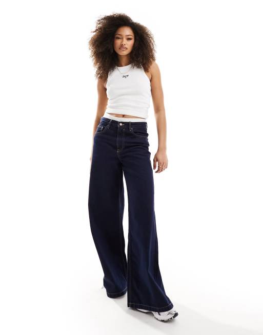 Tommy Jeans - Smalle tanktop met geschreven logo in wit, 3 van 4
