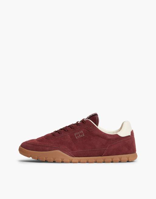 Tommy Jeans Sneaker aus Wildleder mit metallischem Logo, flaches Profil, in Rot, 7 von 7