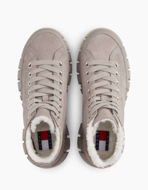 Tommy Jeans Sneaker aus Wildleder mit warmer Fütterung und Plateausohle in Dunkelgrau, 3 von 7