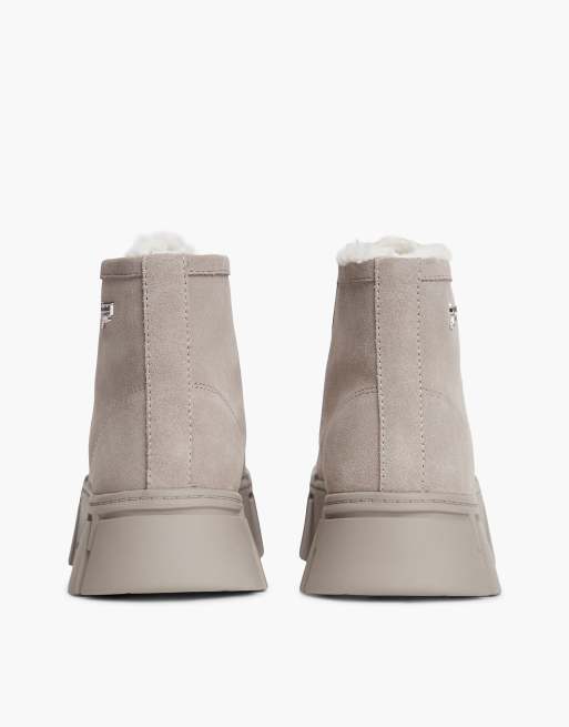 Tommy Jeans Sneaker aus Wildleder mit warmer Fütterung und Plateausohle in Dunkelgrau, 4 von 7