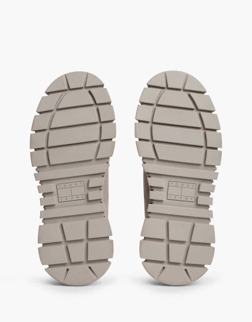 Tommy Jeans Sneaker aus Wildleder mit warmer Fütterung und Plateausohle in Dunkelgrau, 5 von 7