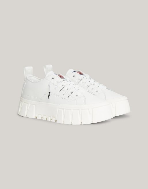 Tommy Jeans – Sneaker in Hellgrau mit geriffelter Plateausohle