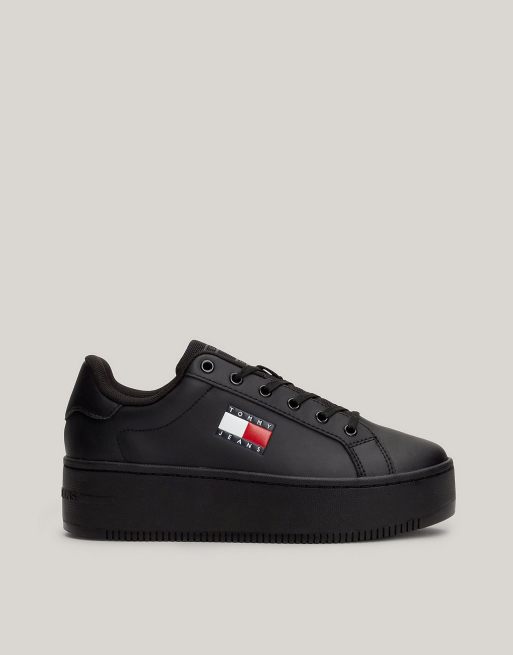 Tommy Jeans – Sneaker in Schwarz mit flacher Plateausohle