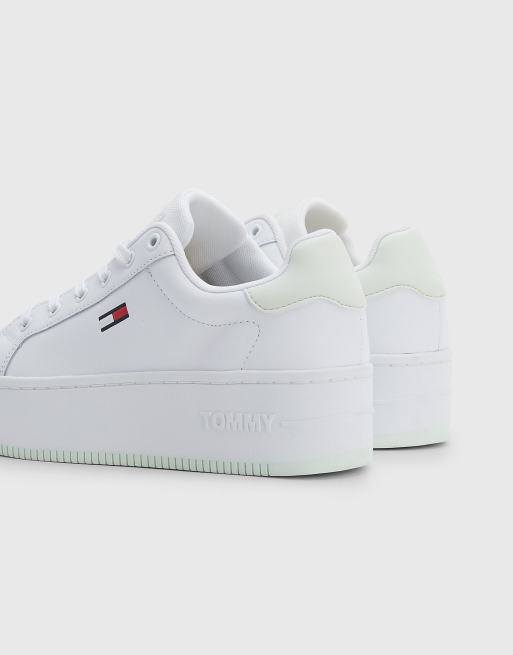 Tommy Jeans – Sneaker in Weiß und Minzgrün mit flacher Plateausohle , 3 von 4