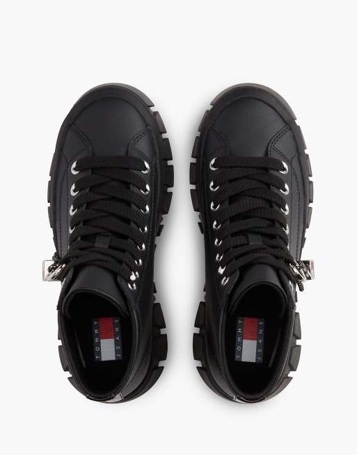 Tommy Jeans Sneaker mit Logo-Anhänger, Plateausohle und Leder in Schwarz, 3 von 7