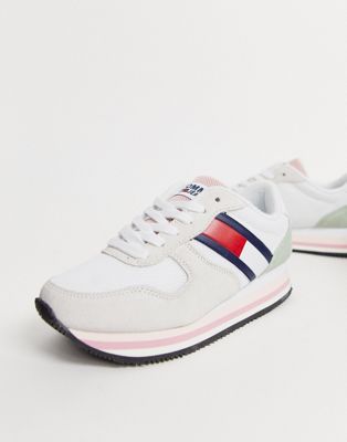 Tommy Jeans – Sneakers i retrostil med flagglogga-Vit