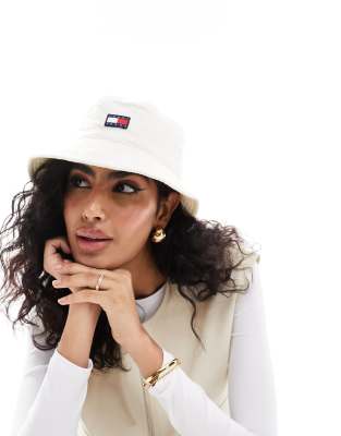 Tommy Jeans Tommy Jeans soft ready bucket hat in ecru-White