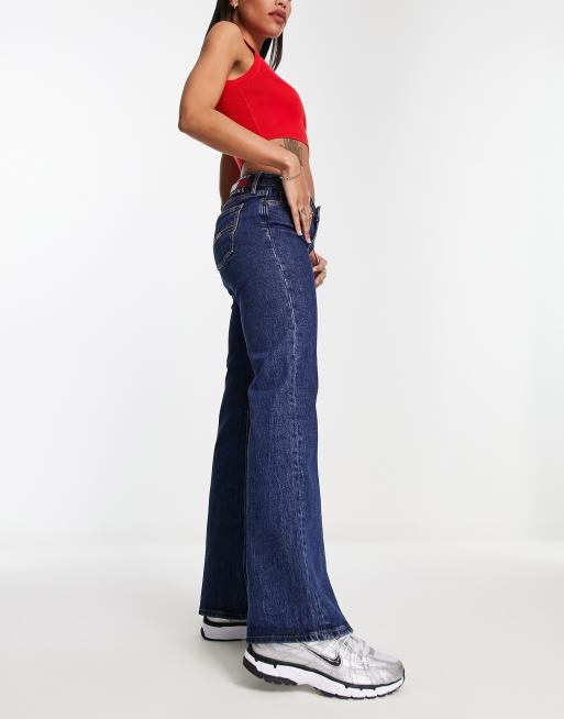 Tommy Jeans Sophie low rise flare jeans in mid wash, 4 of 5