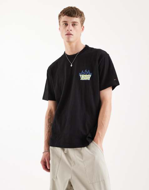 Tommy Jeans - Sort afslappet T-shirt med bobletekst og flammeprint på ryggen - view 1