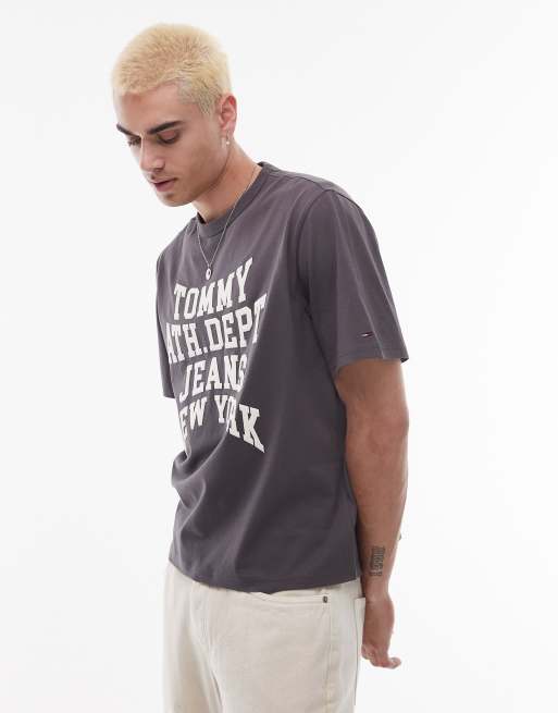 Tommy Jeans - Sort og forvasket samt oversized T-shirt med varsity-logo