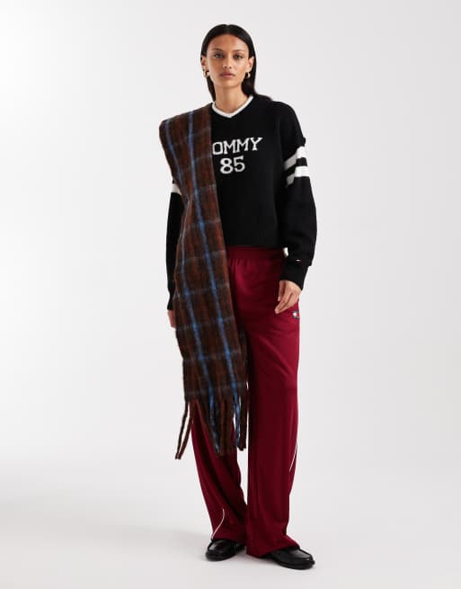 Tommy Jeans - Sort trøje med '85'-detalje i college-stil, 2 af 4