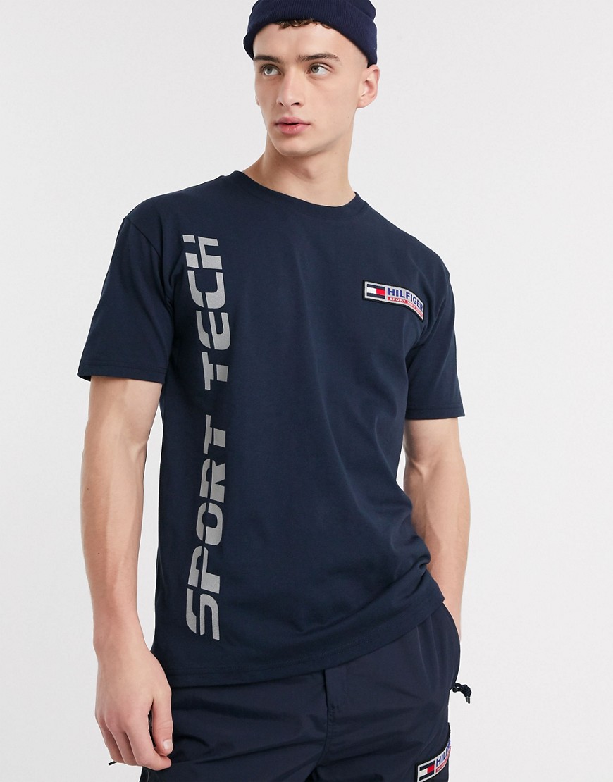 Tommy Jeans – Sport Tech – Mörkblå t-shirt med logga-Marinblå