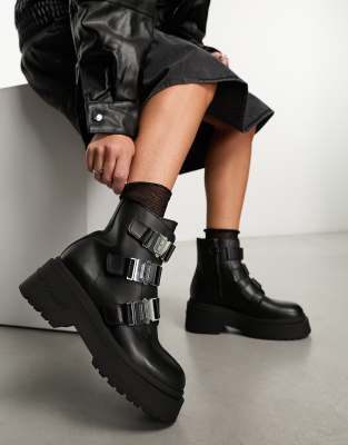 Tommy Jeans - Stiefel in Schwarz mit dicker Sohle und Metalldetail