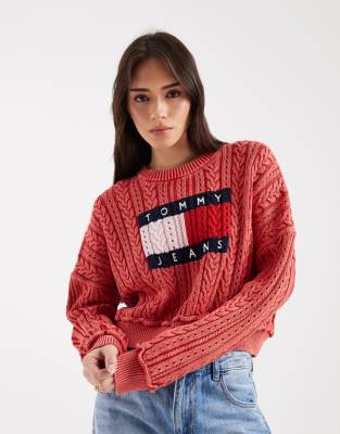Tommy Jeans - Strickpullover in Rot mit Flag-Logo und Zopfmuster