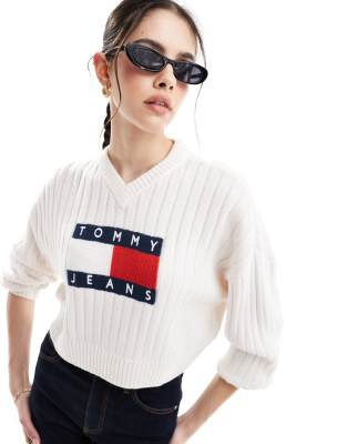 Tommy Jeans - Strickpullover in Weiß mit Flag