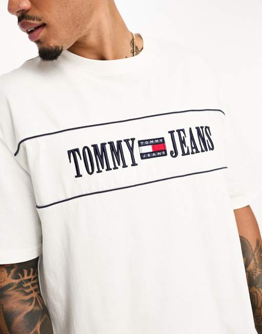 Tommy jeans best sale logo tee