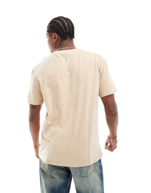 Tommy Jeans – Stückgefärbtes T-Shirt in Beige mit Logostickerei, 2 von 4