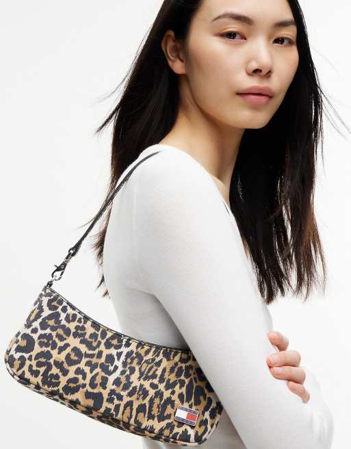 Tommy Jeans Suede leopard print shoulder bag in leopard suede, 2 of 5
