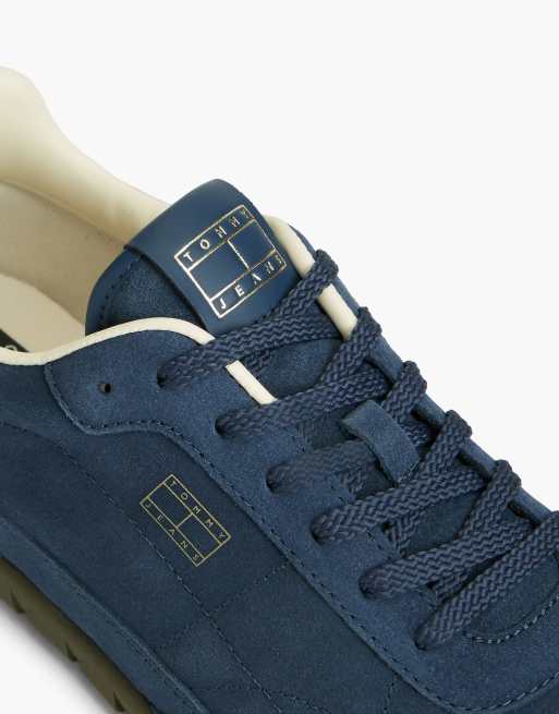 Tommy Jeans Suede metallic logo low profile trainers in blue, 6 of 7