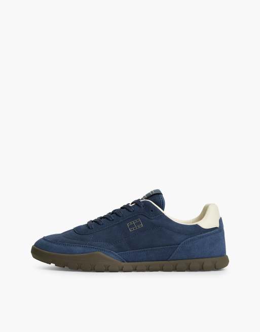 Tommy Jeans Suede metallic logo low profile trainers in blue, 7 of 7