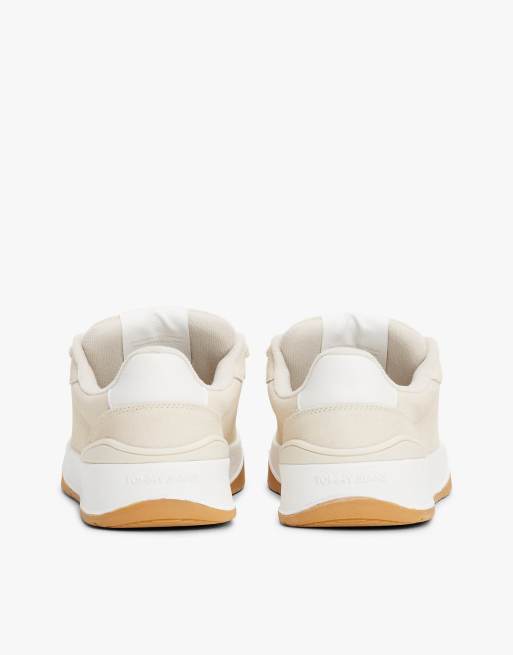 Tommy Jeans Suede trainers in beige, 2 of 5