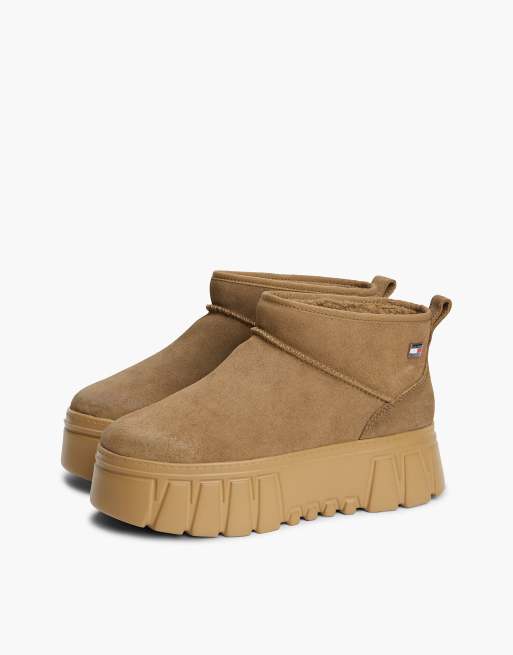 Tommy Jeans Suede warm lined platform ankle boots in warm khaki, 2 of 7