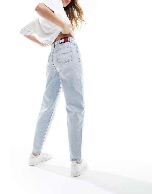 Tommy Jeans - Superhøjtaljede tapered mom-jeans i lys vask