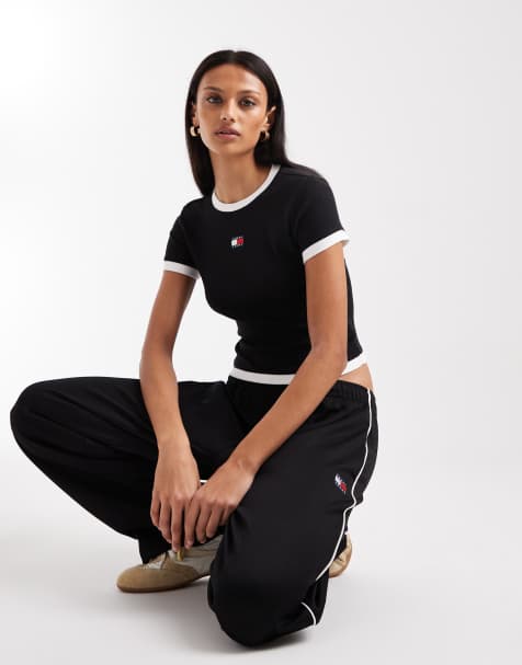 Tommy Jeans – Svart, ribbad t-shirt med smal passform och kantrand - view 1