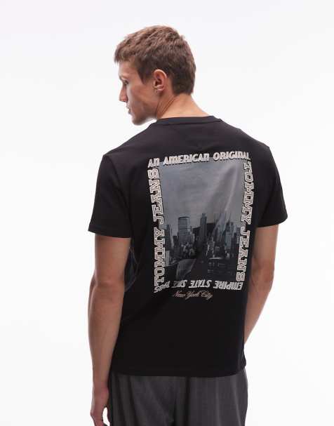 Tommy Jeans – Svart t-shirt med frimärkestryck - view 1