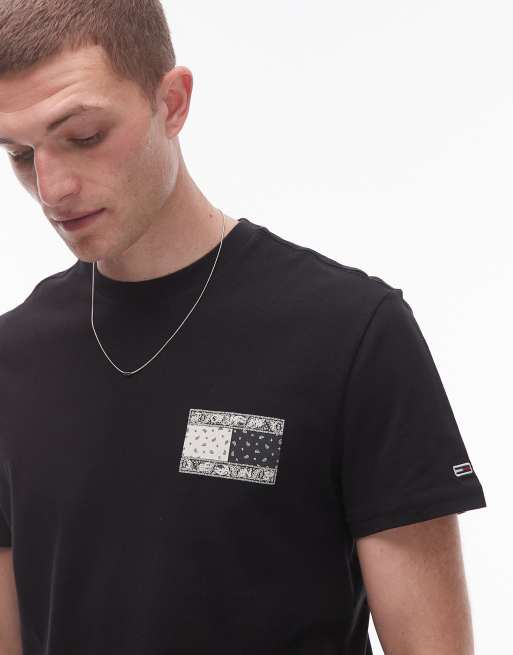 Tommy Jeans – Svart t-shirt med paisleymönstrad flagga, 3 av 4