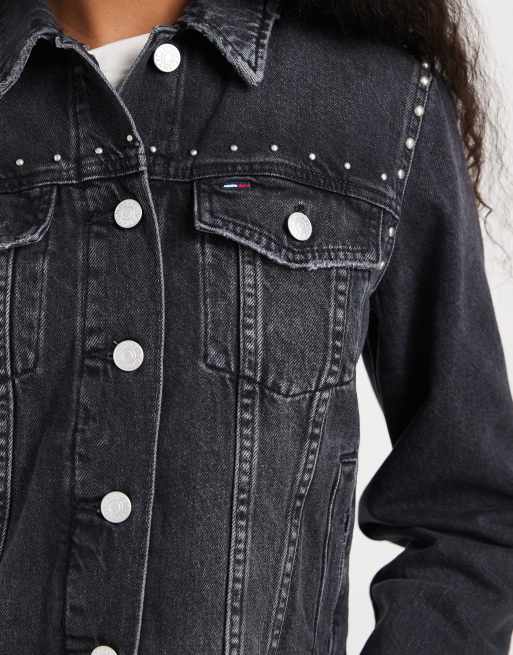 Tommy Jeans – Svarttvättad truckerjacka i denim med nitar, 3 av 4