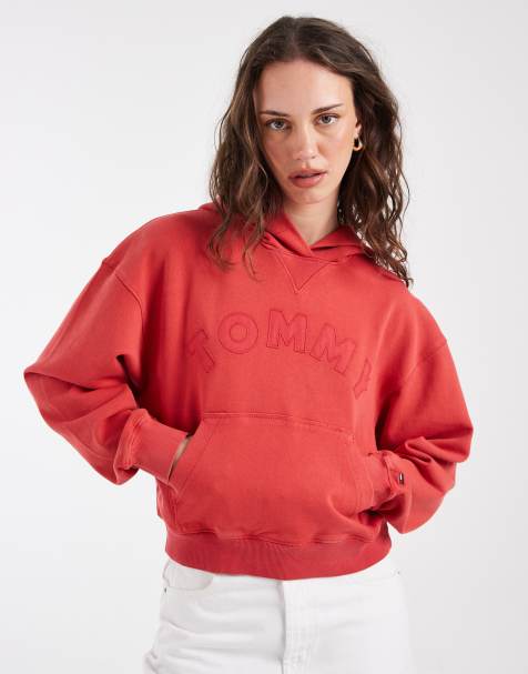 Tommy Jeans - Sweat à capuche court coupe carrée avec logo universitaire - Rouge - view 1