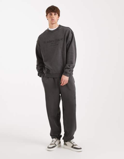 Tommy Jeans - Sweat classique à logo au centre - Noir délavé , 2 de 5